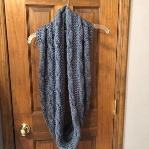 🔹BNWOT* Cable Knit Infinity Scarf